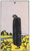 聖杯五（Five of Cups）塔羅牌
