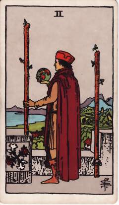 權杖二(Two of Wands)塔羅牌